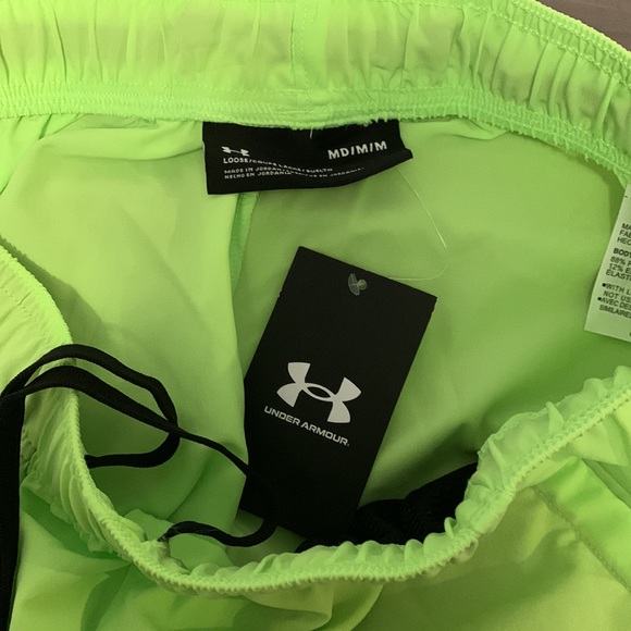 UA UNDER AMOUR MENS ATHLETIC SHORTS NEON GREEN. MEDIUM NWT - Picture 5 of 6